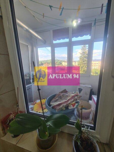 Apartament cu 3 camere de vanzare in Campina - Zona Centrala
