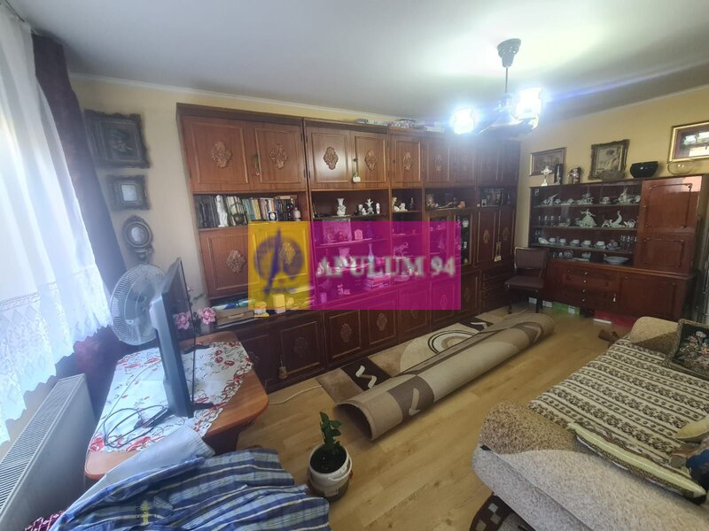 Apartament cu 3 camere de vanzare in Campina - Zona Centrala