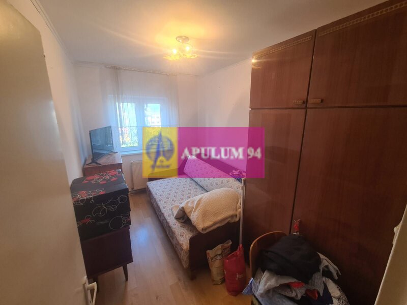 Apartament cu 3 camere de vanzare in Campina - Zona Centrala