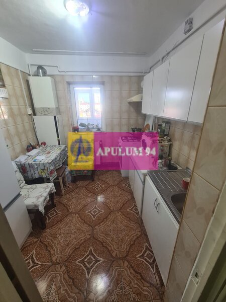 Apartament cu 3 camere de vanzare in Campina - Zona Centrala